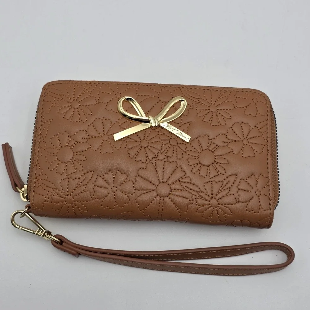 Betsey Johnson Kara Embossed Hearts Zip Wallet Wristlet - Brown With Gold‎